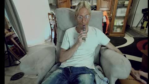 Snapshot of 00jeff31 chatting on September 15, 2:40 pm jeff online show from September 15, 2:40 pm