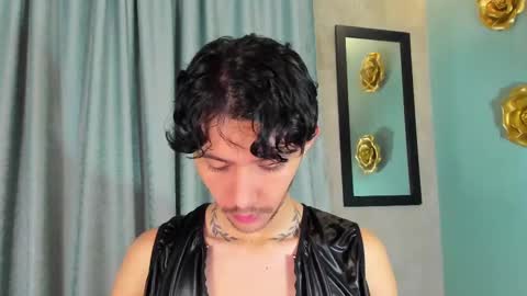 Snapshot of 1sebass chatting on October 18, 8:36 pm Sebastian online show from October 18, 8:36 pm