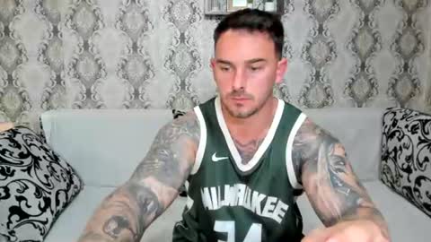 2sexymuscles online show from June 22, 8:02 pm