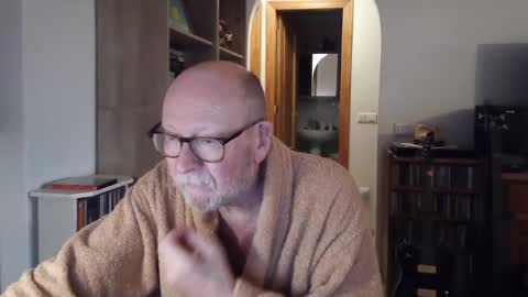  Papi  online show from March 11, 5:02 pm