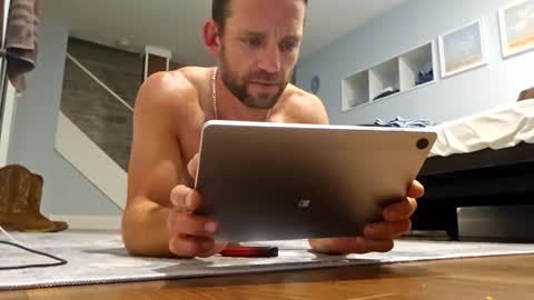 8inchwhiteboy88 online show from April 14, 4:01 am