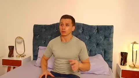 Snapshot of _andrewfalcon2 chatting on January 30, 12:16 pm _andrewfalcon2 online show from January 30, 12:16 pm