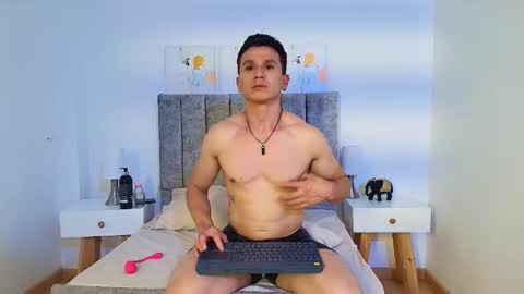 Snapshot of _andrewfalcon2 chatting on September 17, 8:43 pm _andrewfalcon2 online show from September 17, 8:43 pm