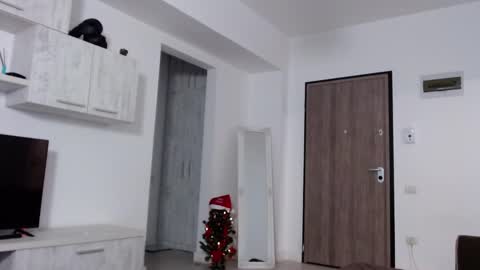 Snapshot of _dylangreen chatting on December 21, 9:01 am Dylan online show from December 21, 9:01 am