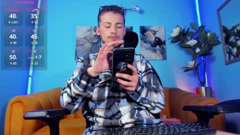 Snapshot of _hairybeard_ chatting on January 4, 4:33 am Mathews online show from January 4, 4:33 am