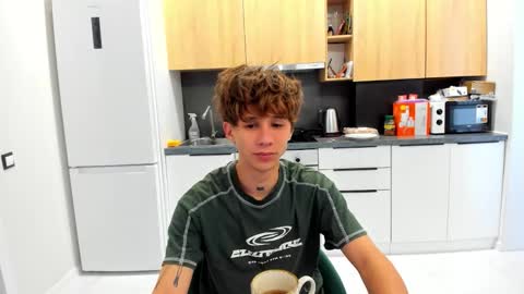 Snapshot of _kurt chatting on September 9, 4:01 am Kurt online show from September 9, 4:01 am