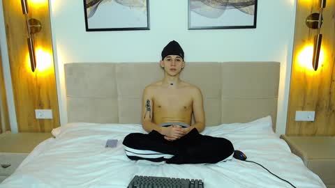 Snapshot of _kurt chatting on February 4, 1:56 am Kurt online show from February 4, 1:56 am