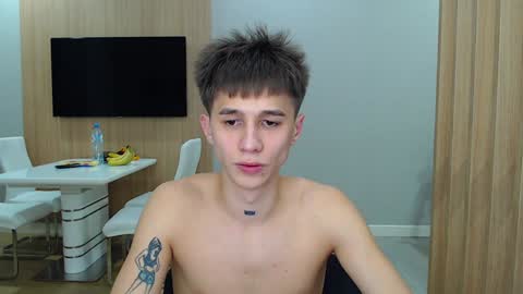 Snapshot of _kurt chatting on December 5, 9:17 pm Kurt online show from December 5, 9:17 pm