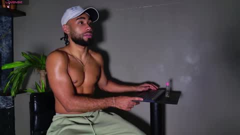 _luca_flame online show from December 3, 4:07 am