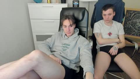 Snapshot of _maelstrom_ chatting on December 5, 8:45 pm _maelstrom_ online show from December 5, 8:45 pm