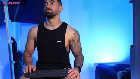 Snapshot of _mikestone chatting on January 13, 12:45 pm soy mike online show from January 13, 12:45 pm
