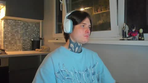 _torfin_ online show from April 7, 11:49 pm