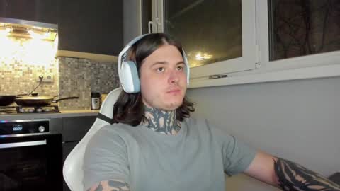 _torfin_ online show from December 8, 9:19 pm