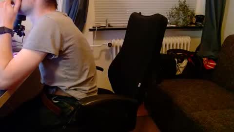 _whoisthatguy_ online show from November 18, 6:33 pm