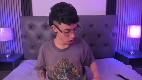 aaron online show from February 23, 6:42 pm