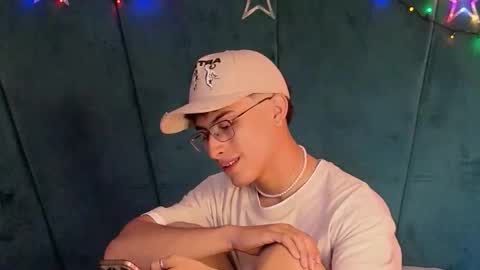 Aaron Ezequiel online show from December 13, 9:54 pm