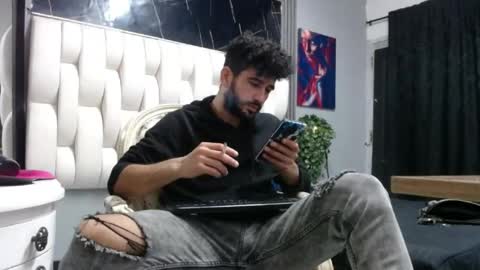 aaron_jones_1 online show from April 22, 4:41 am