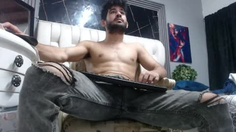 aaron_jones_1 online show from May 14, 4:21 am