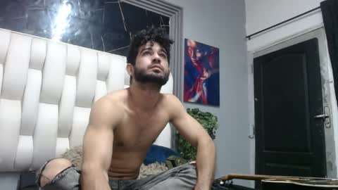 aaron_jones_1 online show from May 27, 3:14 am