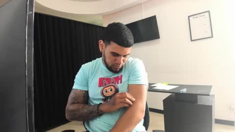 ig aaron hunter123 online show from March 27, 4:19 pm