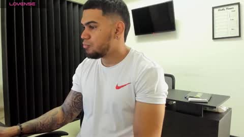 ig aaron hunter123 online show from March 3, 2:57 pm