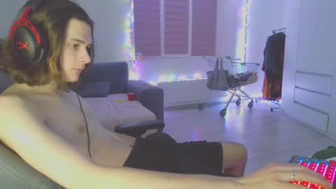 Snapshot of abobus123 chatting on December 16, 12:16 pm hi cum in pvt noi extra tip online show from December 16, 12:16 pm