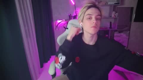 Nick online show from February 18, 11:24 pm