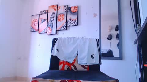 Snapshot of adam_hot11 chatting on January 8, 4:33 pm adam hot11 online show from January 8, 4:33 pm