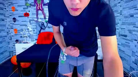 Snapshot of adam_hot11 chatting on October 17, 10:36 pm adam hot11 online show from October 17, 10:36 pm