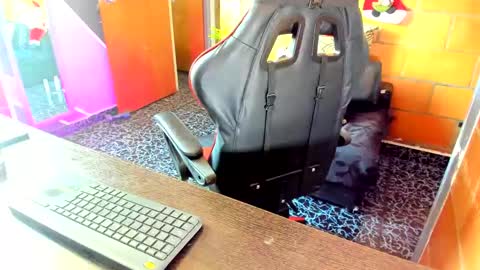 Adam Valencia online show from December 5, 4:34 pm