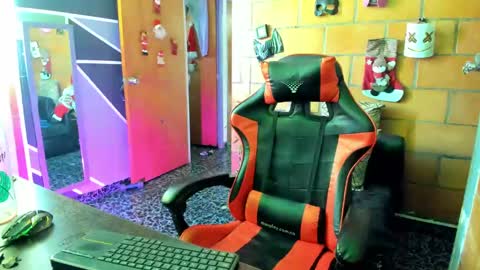 Adam Valencia online show from December 31, 2:14 pm