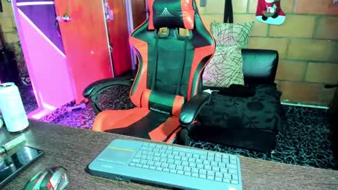 Adam Valencia online show from February 2, 5:32 am