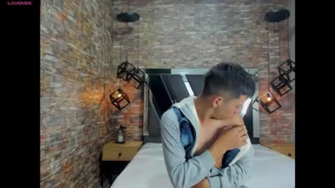 Snapshot of adammatt_ chatting on September 9, 3:39 am Adam online show from September 9, 3:39 am