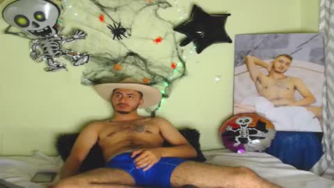 Snapshot of adamparker_ chatting on October 15, 3:25 am adamparker_ online show from October 15, 3:25 am