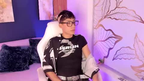 Adan  online show from June 25, 12:32 pm