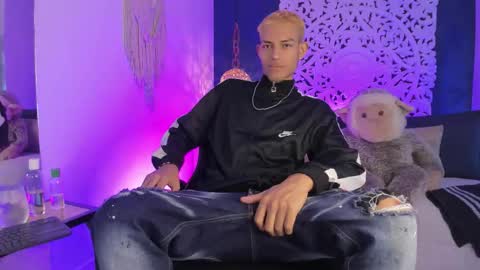 adonis_wb online show from January 18, 4:03 am