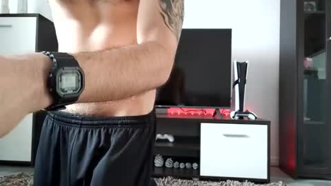 Snapshot of adrianohunt chatting on December 18, 9:58 am Adriano online show from December 18, 9:58 am