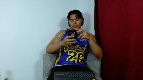 Snapshot of adriel_escalante chatting on October 3, 1:43 am adriel_escalante online show from October 3, 1:43 am