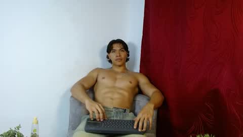 Snapshot of adriel_escalante chatting on October 9, 2:05 am adriel_escalante online show from October 9, 2:05 am