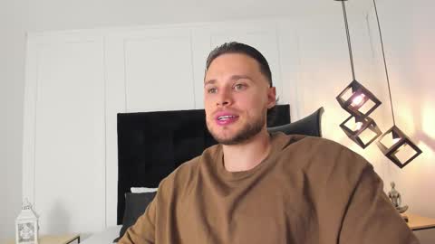 Snapshot of adrien_roche888 chatting on October 18, 11:20 pm Adrein Roche online show from October 18, 11:20 pm