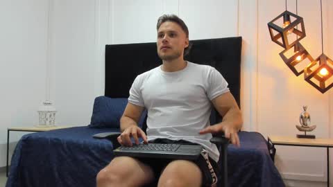 Snapshot of adrien_roche888 chatting on March 6, 12:00 am Adrein Roche online show from March 6, 12:00 am