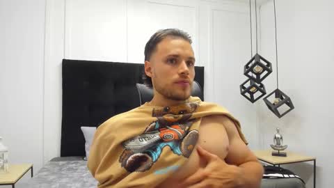 Adrein Roche online show from November 7, 1:20 am