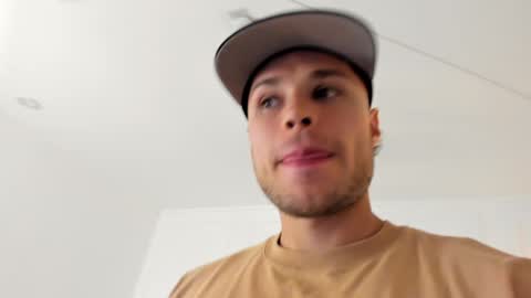 Snapshot of adrien_roche888 chatting on January 29, 11:25 pm Adrein Roche online show from January 29, 11:25 pm