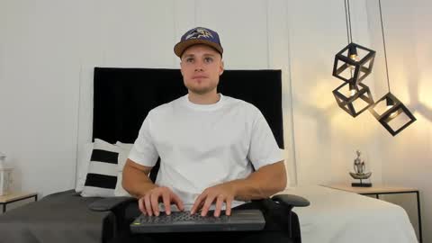 Snapshot of adrien_roche888 chatting on February 11, 11:22 pm Adrein Roche online show from February 11, 11:22 pm