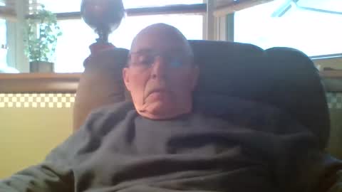 aguynrkfrd online show from November 18, 5:27 pm