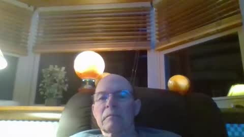 aguynrkfrd online show from March 29, 9:42 am