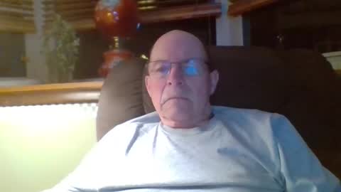 aguynrkfrd online show from December 14, 9:49 am