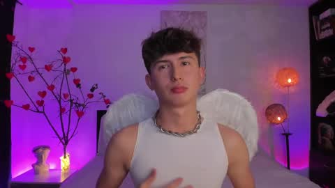 A H  online show from February 15, 3:09 am