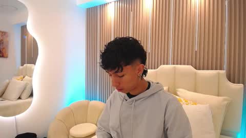 Aiden online show from March 18, 1:14 pm