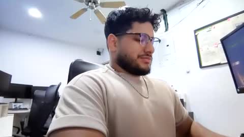 Esteban online show from November 1, 5:33 am